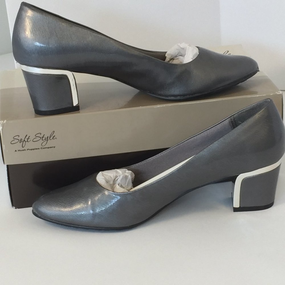 Soft Style Hush-Puppiee Pewter Low-Heel Shoe, 8.5